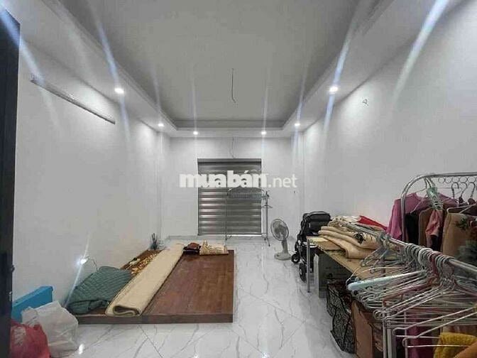 NHÀ GẦN PHỐ TÂY TRÀ 30M 5T DÂN XÂY
