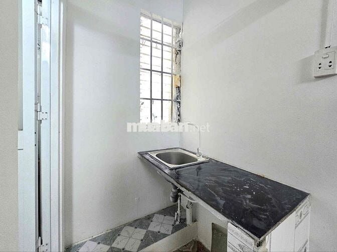 Phòng giá rẻ có máy lạnh mới gần CVPM, GTVT, HUFLIT,..