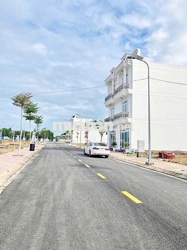 Bán đất gần KCN VSIP2, mặt tiền ĐT 741, giá chỉ 920 triệu/nền, sổ sẵn
