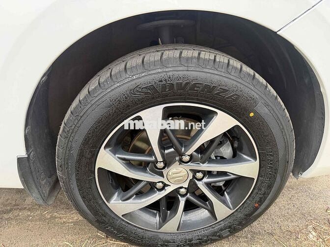 Suzuki Ertiga AT Sport 2021/2022 trắng hỗ trợ bank