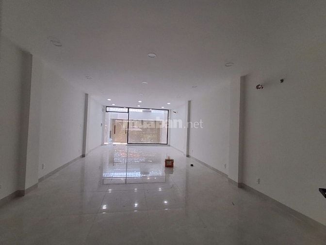 Tòa nhà văn phòng mới xây, sàn trống suốt, thang máy, P. An Phú, Q2