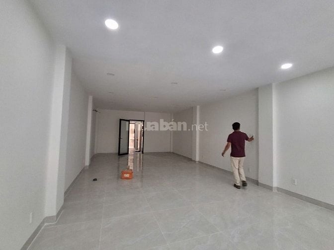 Tòa nhà văn phòng mới xây, sàn trống suốt, thang máy, P. An Phú, Q2