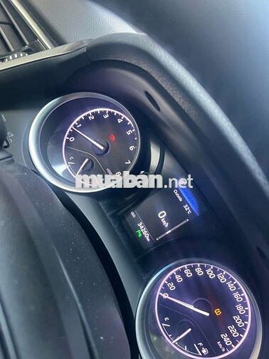 Toyota Camry 2.0G 2021 Trắng 34260 km