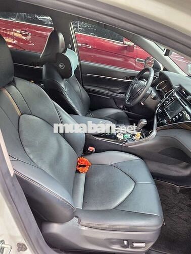 Toyota Camry 2.0G 2021 Trắng 34260 km