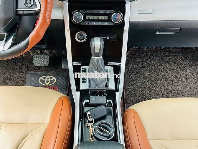 Toyota Veloz 1.5 Top 2022 Trắng 30.000 km