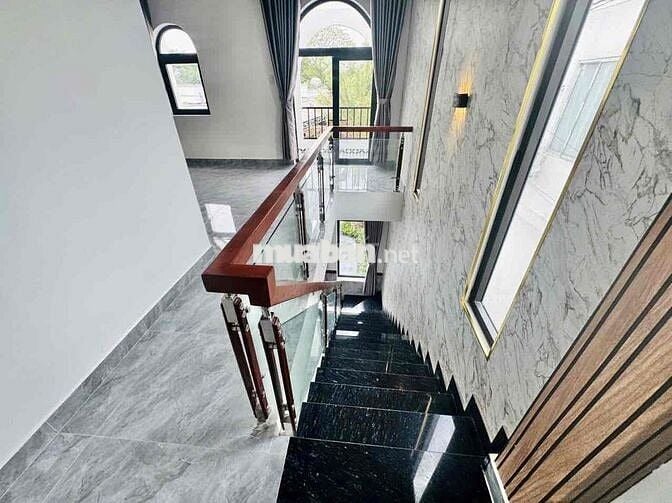 Bán Nhà Cạnh Mặt Tiền Ngay Ngã Ba Mỹ Hạnh Nam