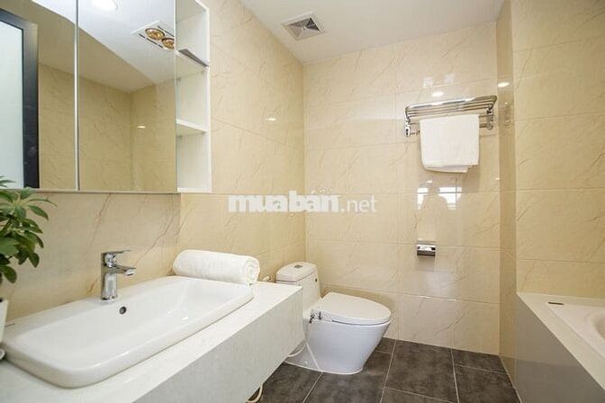 Cho thuê căn hộ dịch vụ 47 Linh Lang nội thất mới view siêu đẹp