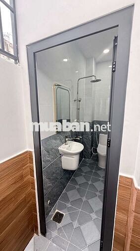 Nhà Cạnh Ngã Tư Bốn Xã - 4m*11.5m , 2 Tầng, 2 Phòng Ngủ WC khép kính 