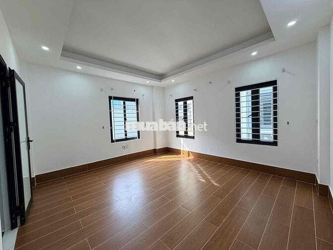 📢📢📢Nhà 5 Tầng Cổ Linh 2 Mặt Ngõ, Đường Thông Ô Tô Tới Cửa - Hơn 6 tỷ