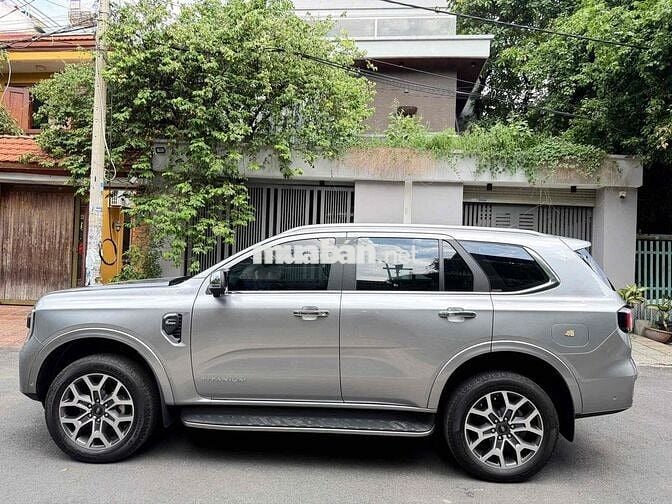 ✅Ford Everest 2022 Titanium 4x4 10 AT Bạc 26.000km