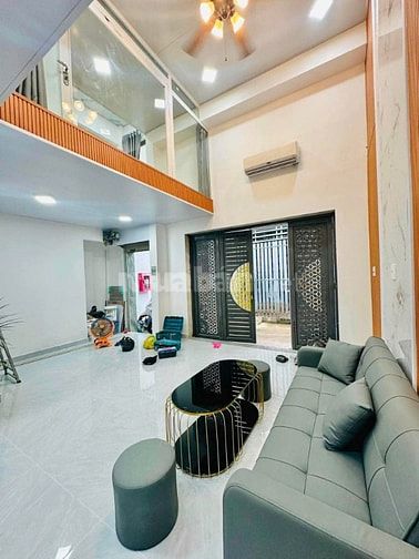 Nhà đẹp 30m2  LẠC LONG QUÂN giáp Quận 10, an ninh , giá 4.15 tỷ TL .