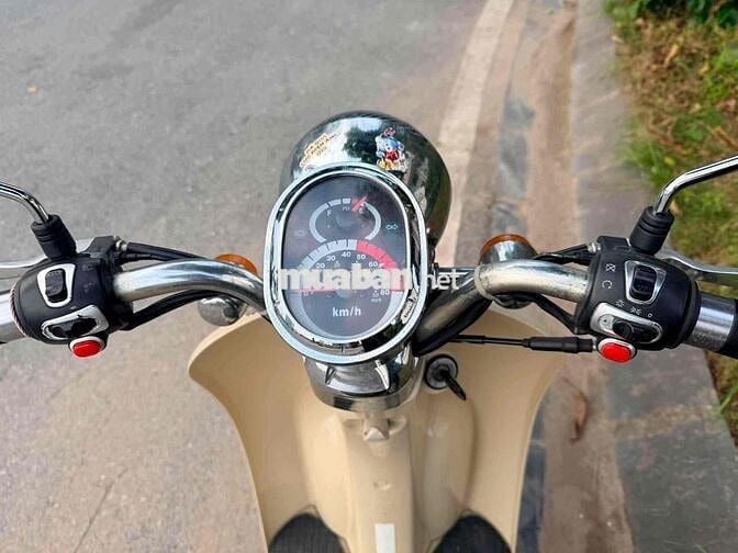 Honda 50cc màu Kem