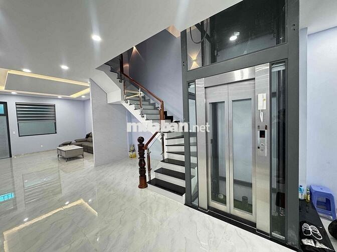 Nhà nguyên căn 5x20m 1 trệt 3 lầu Phạm Hùng nối dài