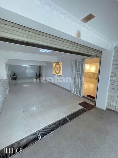 Bán gấp Villa Phố 456/66 Cao Thắng .DT:12,5 x 16m, hầm, 2 lầu,áp mái