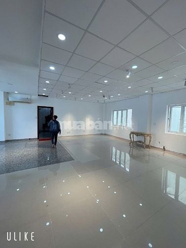 Bán gấp Villa Phố 456/66 Cao Thắng .DT:12,5 x 16m, hầm, 2 lầu,áp mái