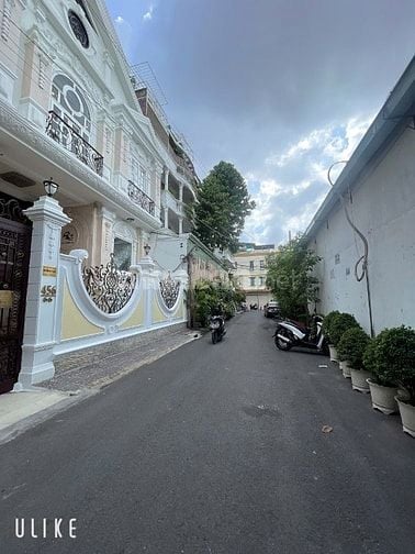 Bán gấp Villa Phố 456/66 Cao Thắng .DT:12,5 x 16m, hầm, 2 lầu,áp mái