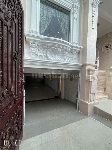 Bán gấp Villa Phố 456/66 Cao Thắng .DT:12,5 x 16m, hầm, 2 lầu,áp mái