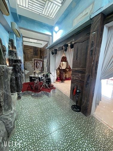 Bán gấp Villa Phố 456/66 Cao Thắng .DT:12,5 x 16m, hầm, 2 lầu,áp mái