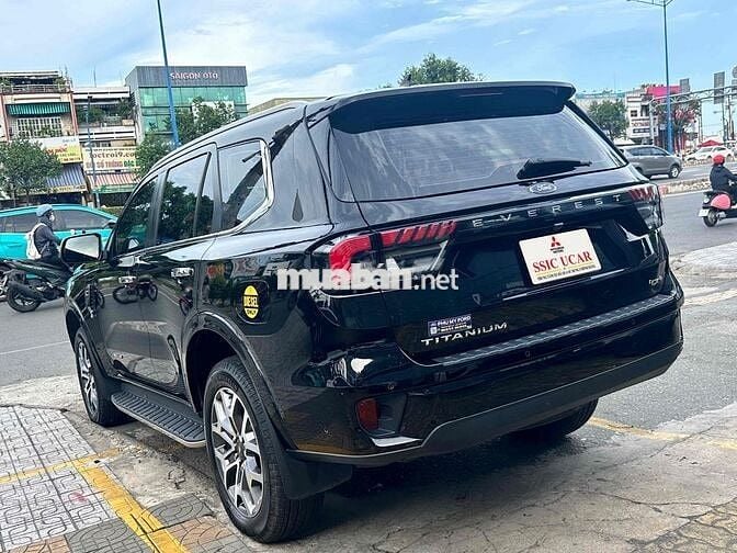 Ford Everest 2024 2 cầu bản full