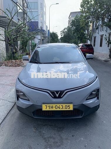 Xe điện VinFast VF6 Plus Xám