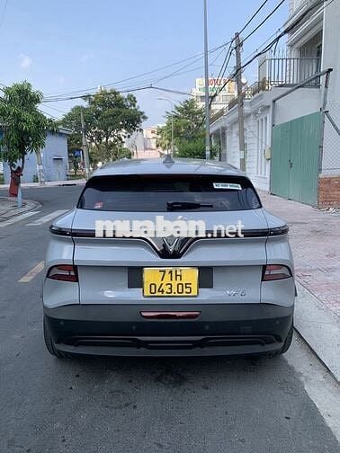 Xe điện VinFast VF6 Plus Xám