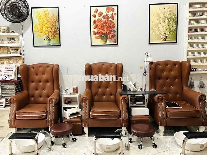 Sang Gấp Tiệm Nail Quận 7 – Full Nội Thất, Vào Làm Ngay – Giá Chỉ 60 T