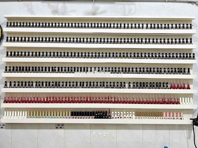 Sang Gấp Tiệm Nail Quận 7 – Full Nội Thất, Vào Làm Ngay – Giá Chỉ 60 T