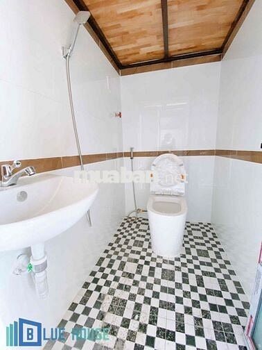 CHO THUÊ PHÒNG CÓ GÁC CỬA SỔ TRỜI MỚI XÂY NGAY TRƯỜNG ĐẠI HỌC VĂN HIẾN