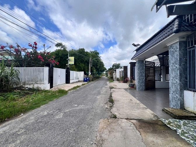 Nhà đẹp Phước Đông. 200m2 ngay KCN.  1,x tỷ 