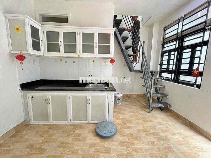 CHO THUÊ KIOT 1 TRỆT + 1 LẦU SẴN MÁY LẠNH FULL NỘI THẤT CHO ANH CHỊ EM