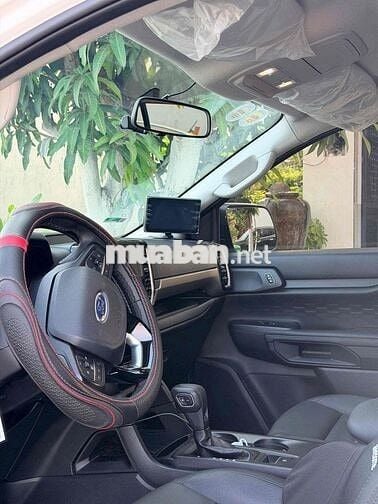 Ford Everest ambiente 2025 Trắng 10475 km