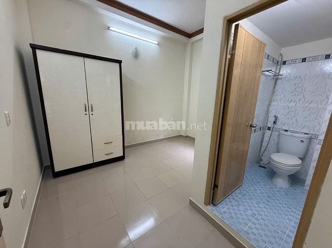 Quận 10, Cho thuê phòng, tiện nghi, máy lạnh, tủ lạnh, toilet riêng...