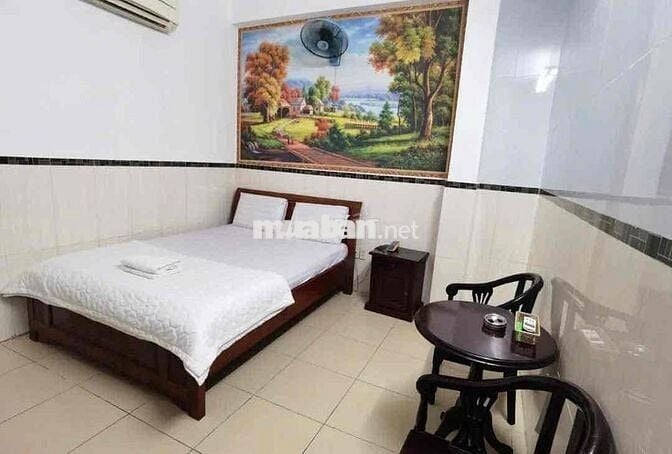 khách sạn 7 tầng lầu mặt tiền lũy bán bích