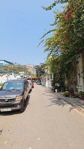 Cần bán đất thổ cư 50m2 phố Trạm phường Long Biên