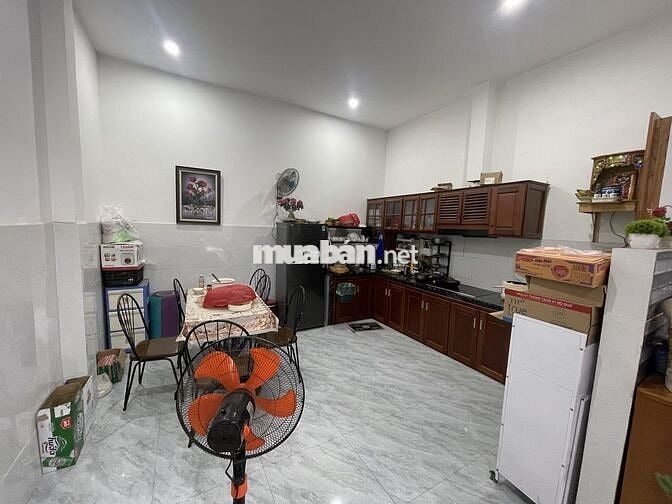 Nhà 2 tầng sân vườn rộng, kiên cố, khu dân trí cao, giá đầu tư