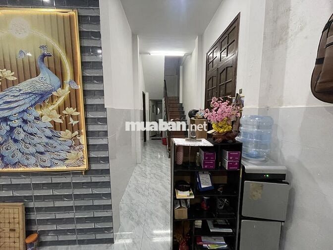 Nhà 2 tầng sân vườn rộng, kiên cố, khu dân trí cao, giá đầu tư