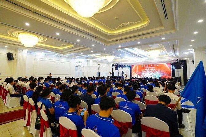 Tìm đồng đội chung đam mê sale bất động sản