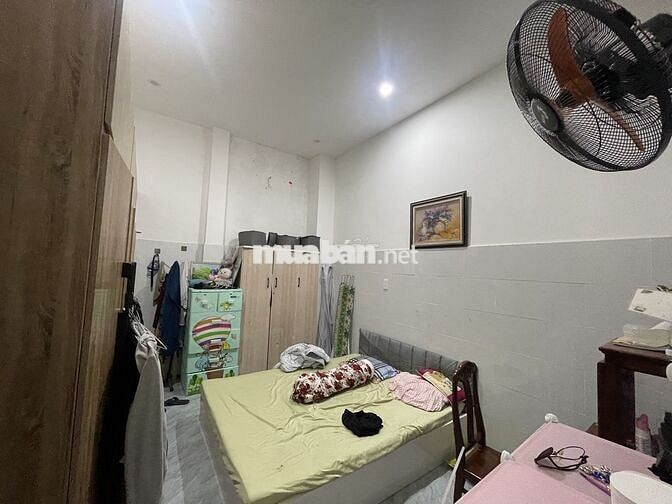 Nhà 2 tầng sân vườn rộng, kiên cố, khu dân trí cao, giá đầu tư