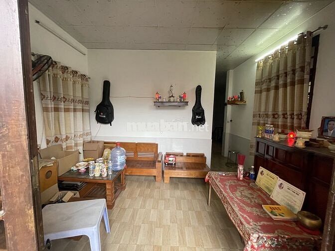Nhà 2 tầng sân vườn rộng, kiên cố, khu dân trí cao, giá đầu tư