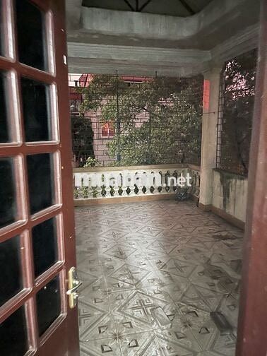 Cho thuê nhà dân xây 4 tầng tại Hào Nam, Hà Nội