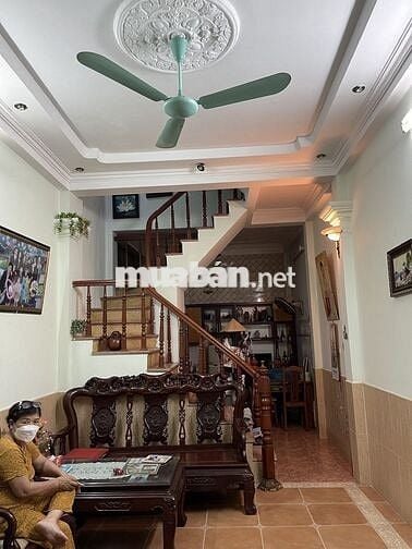 Cho thuê nhà dân xây 4 tầng tại Hào Nam, Hà Nội