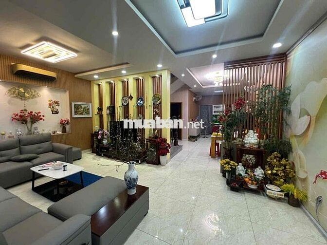 Ngang rộng 6,7m, hẻm xe hơi đậu trông nhà, 3 tầng vị trí đẹp
