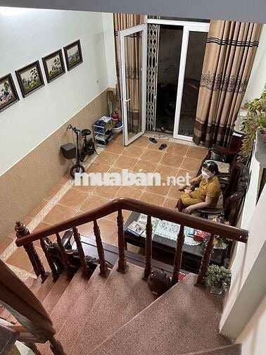 Cho thuê nhà dân xây 4 tầng tại Hào Nam, Hà Nội