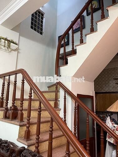 Cho thuê nhà dân xây 4 tầng tại Hào Nam, Hà Nội