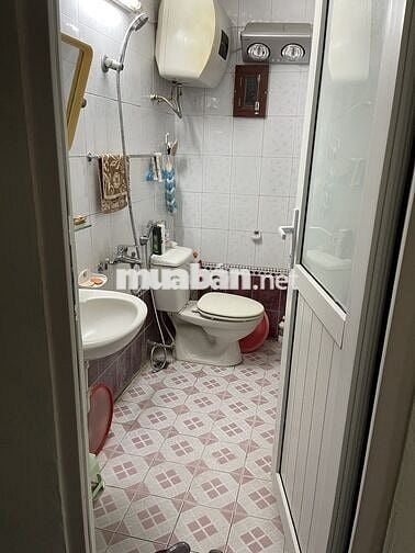 Cho thuê nhà dân xây 4 tầng tại Hào Nam, Hà Nội