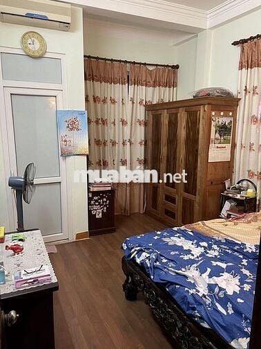 Cho thuê nhà dân xây 4 tầng tại Hào Nam, Hà Nội