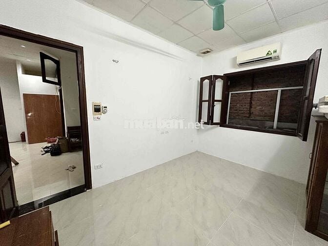 Chính chủ cho thuê căn hộ tập thể tầng1 70m2 2PN2WC