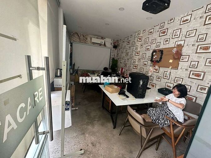 Cho thuê mặt bằng kinh doanh.Lầu 1.Đường Cách Mạng Tháng Tám.P4..Q3