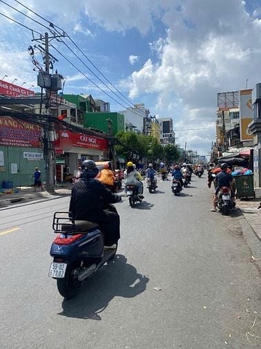 CHO THUÊ MẶT TIỀN KINH DOANH CMT8, QUẬN 3 - DT RỘNG NGANG 6x30M - GIÁ 