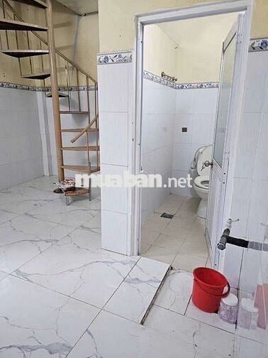 phòng cho thuê rộng gác suốt rộng, trệt dưới đất đường lớn xe vào được